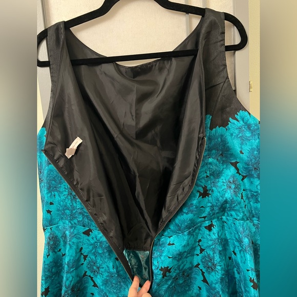 DB Sz 20 Women's Black Bold Floral Green Print Fit +Flare Dress Midi Formal - Picture 9 of 9